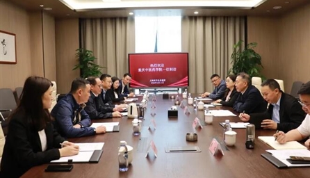 重庆中(zhōng)医(yī)药學(xué)院一行到访沛华集团