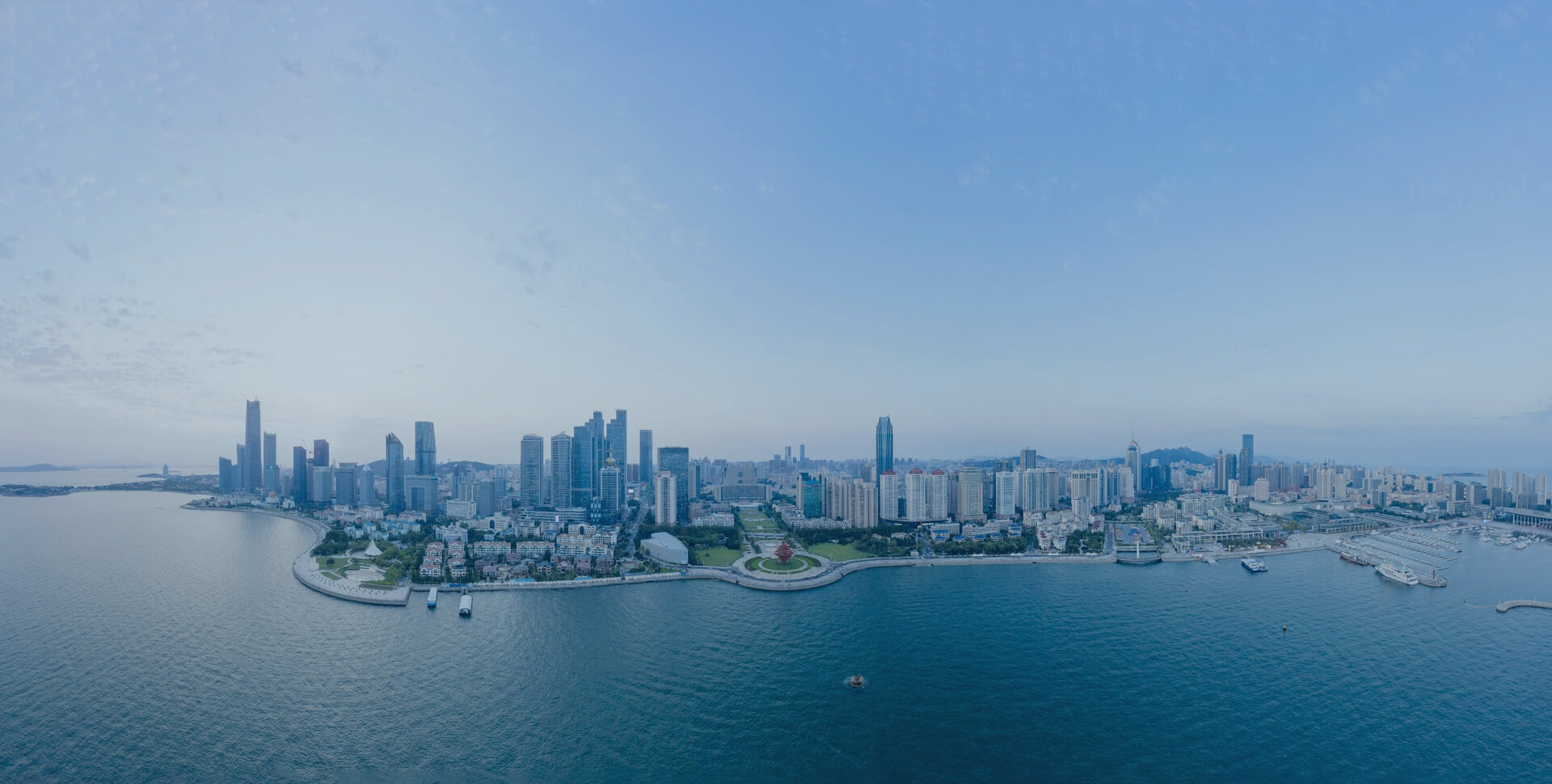 仁德(dé)丰沛 共启华章